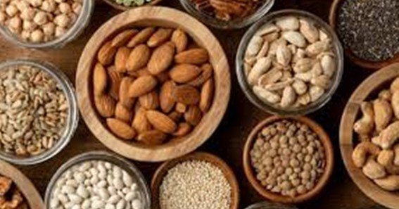 is there vitamin b12 in almonds